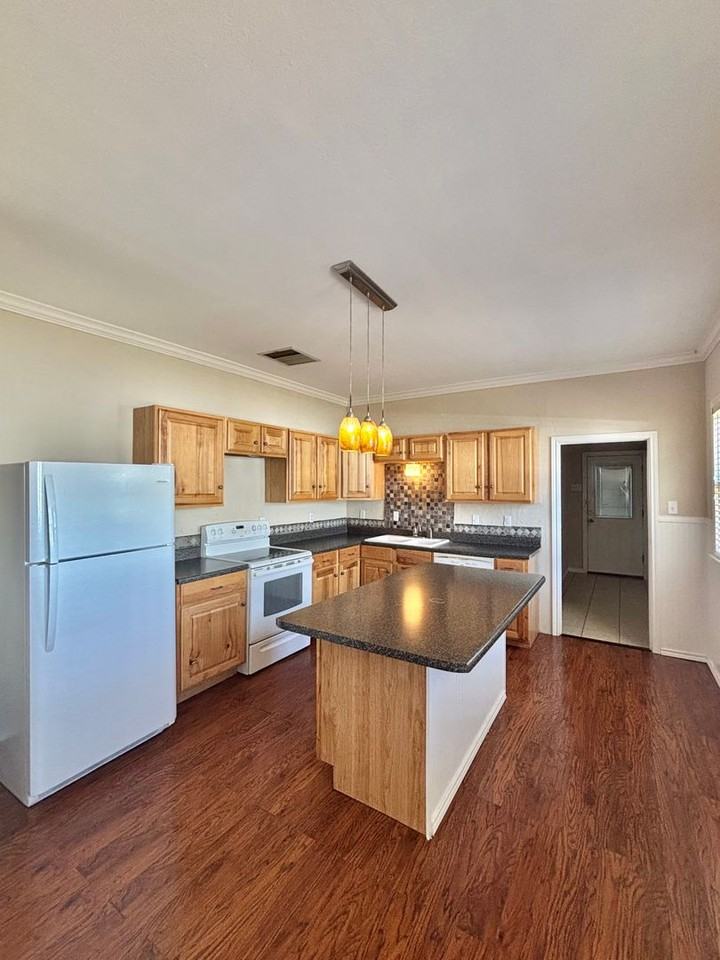 515 S Madison St - Photo 7 of 20