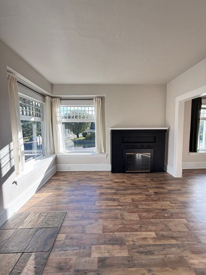 2820 21st St - Photo 3 of 34