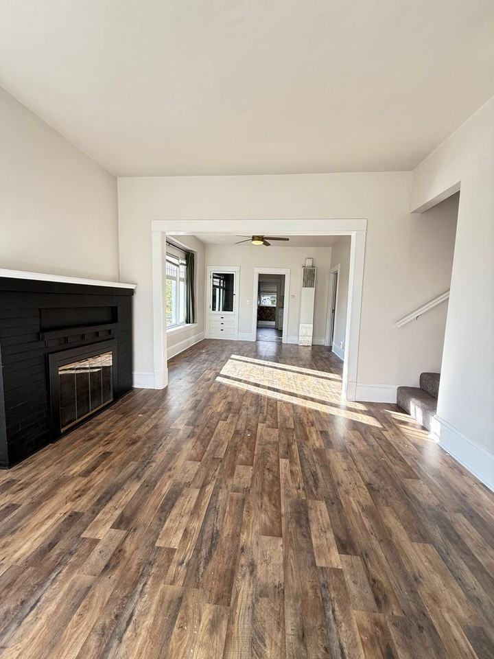 2820 21st St - Photo 4 of 34