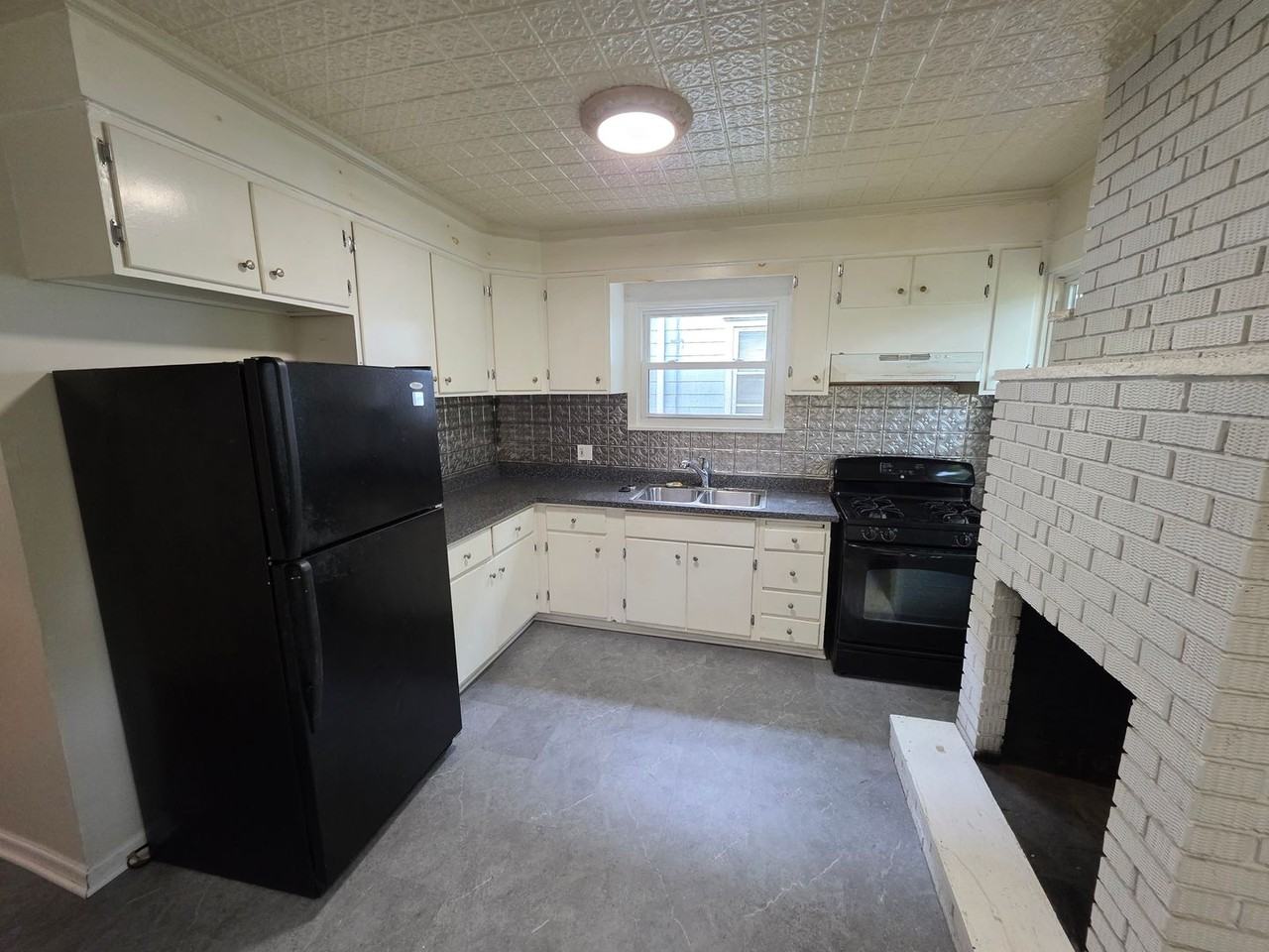 30 Hickory St - Photo 3 of 16