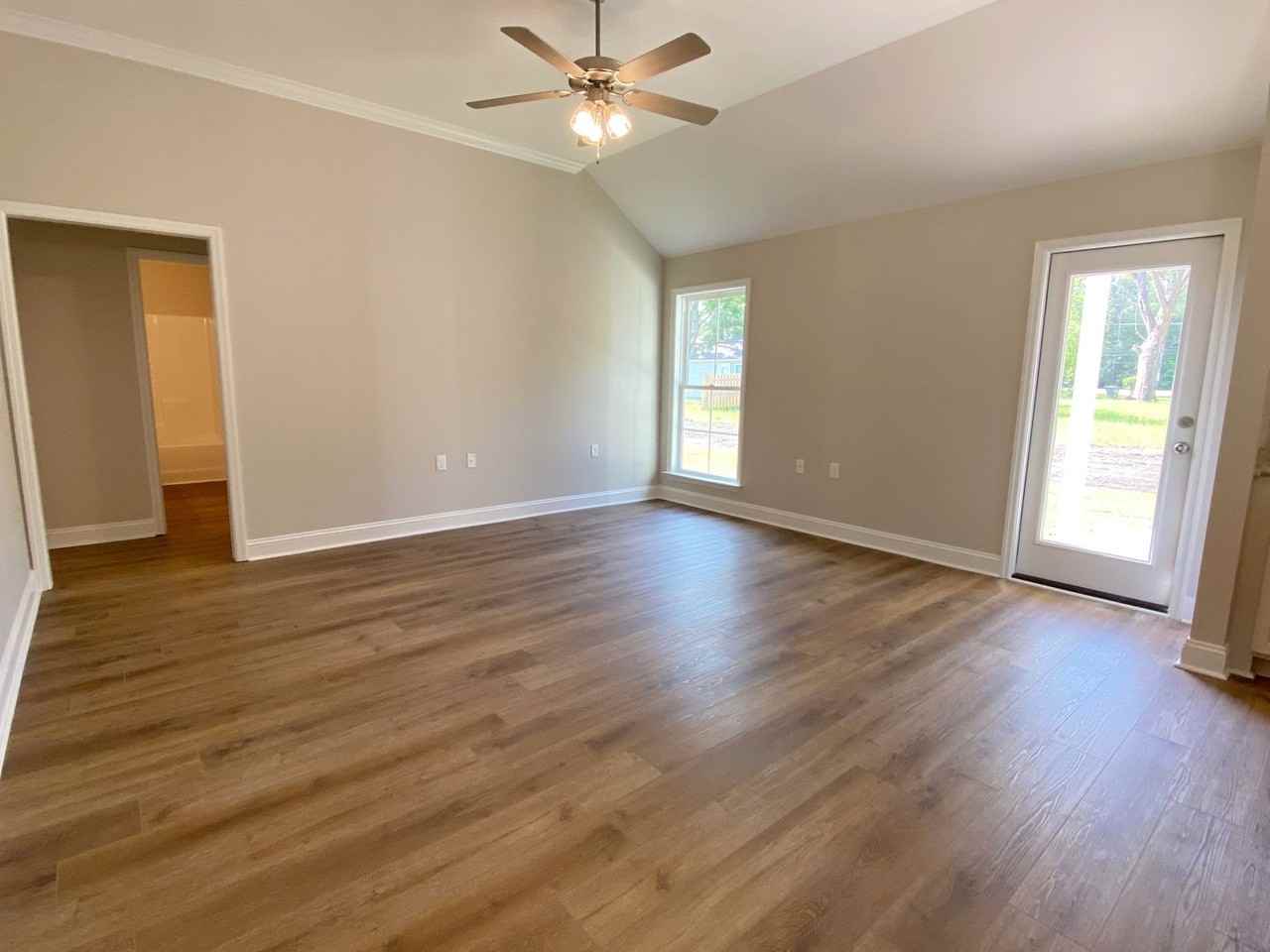 412 E Lawson St - Photo 3 of 17