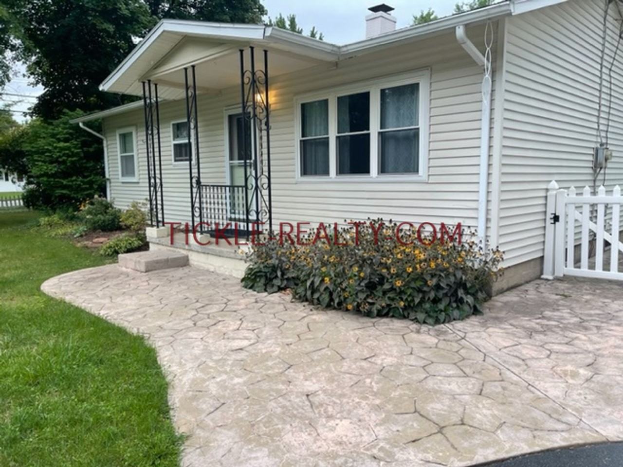 5 Fairlawn Dr - Photo 3 of 30