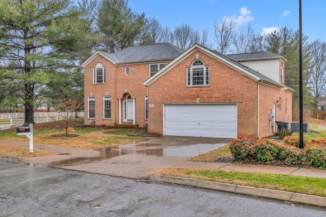 2001 Wimbledon Cir - Photo 4 of 50