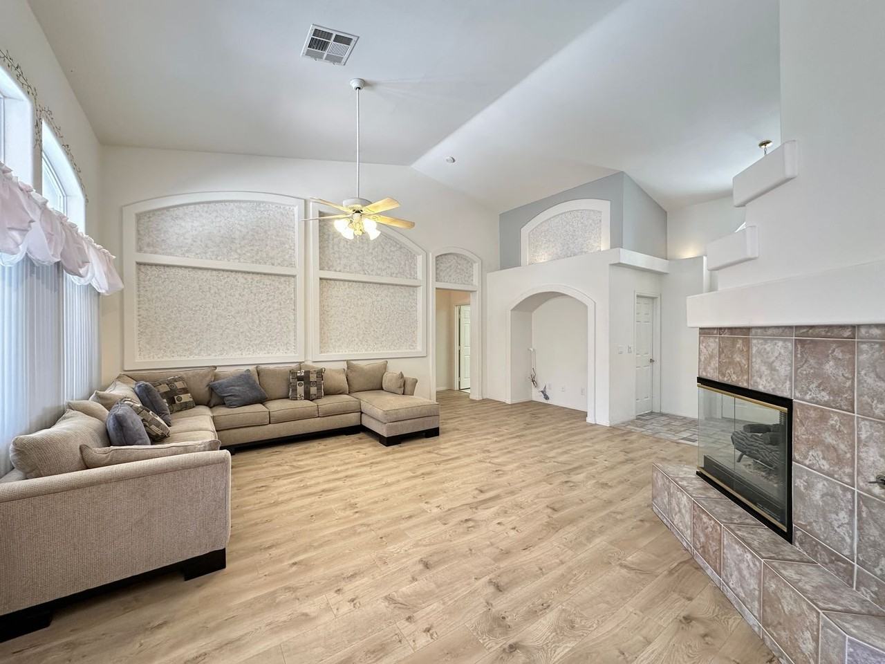 2414 Moonstar Ln - Photo 3 of 19