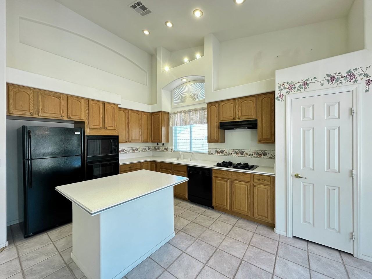 2414 Moonstar Ln - Photo 5 of 19