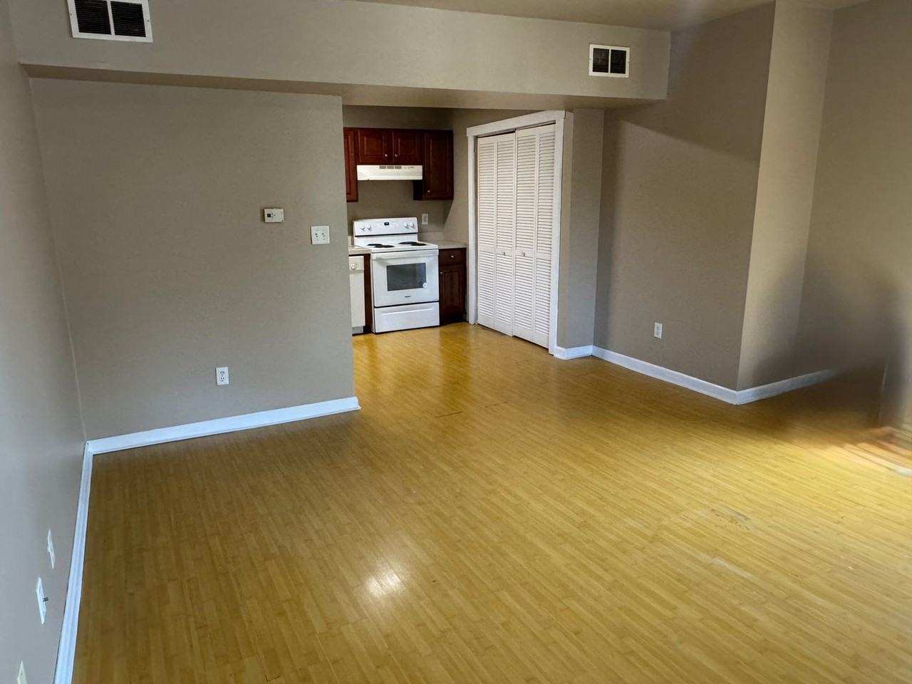 201 W Main St - Photo 6 of 22