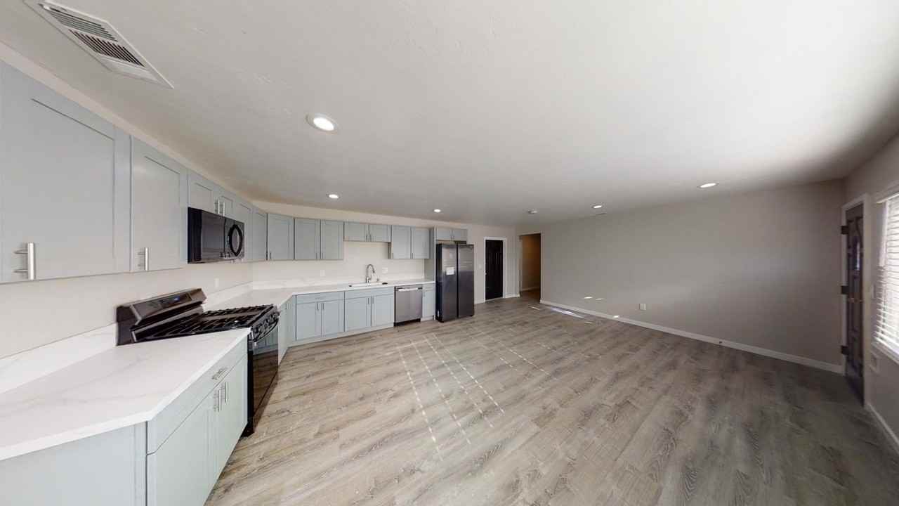 5045 Campanile Dr - Photo 5 of 15
