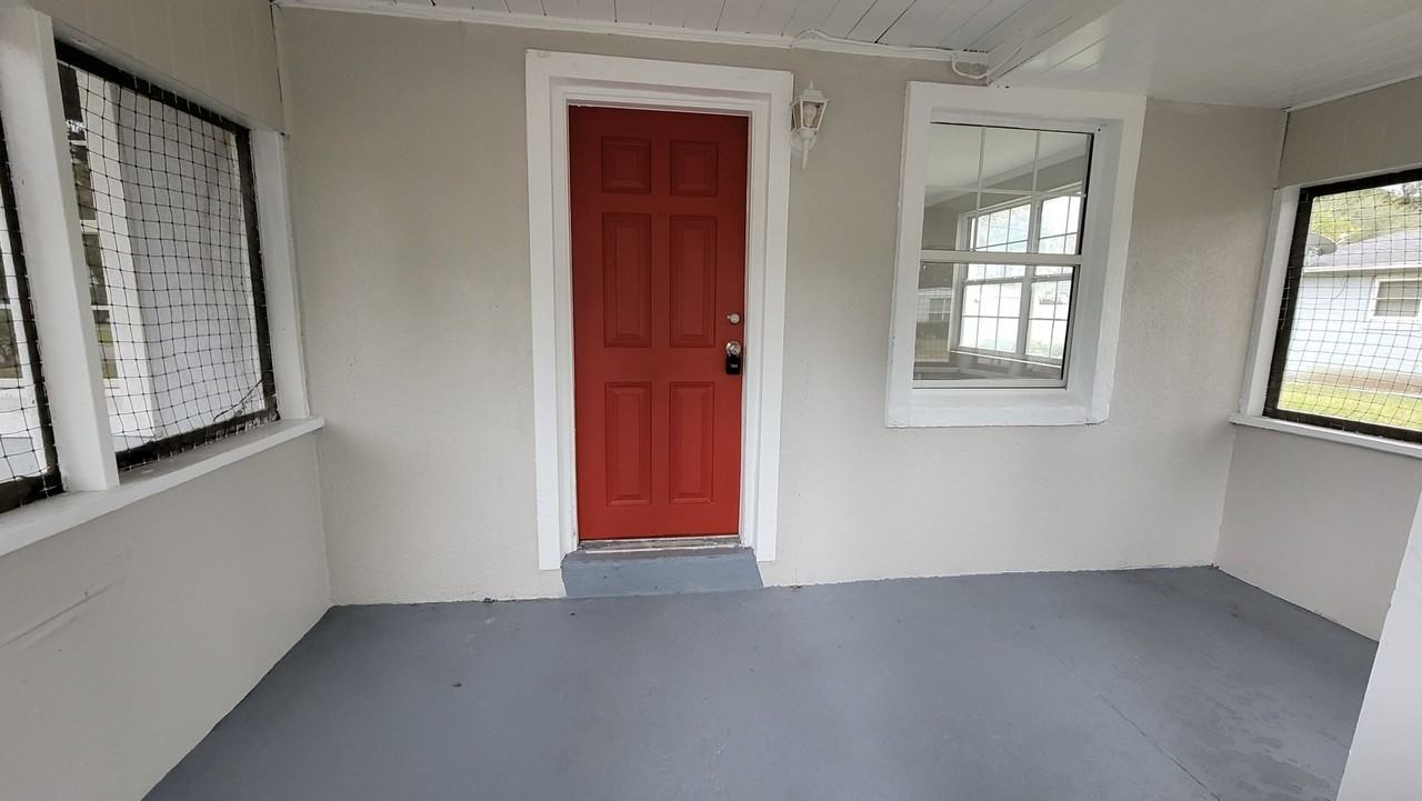 1007 Ne 23rd St - Photo 2 of 16