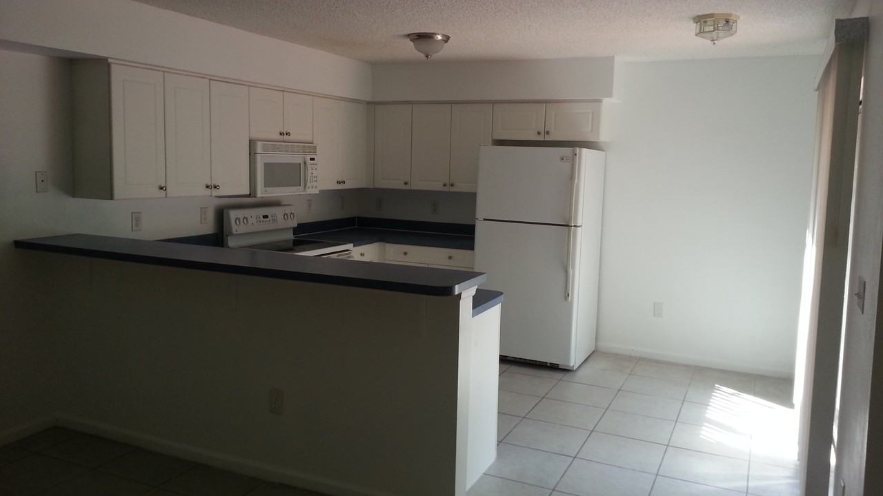 2221 White Pine Circle - Photo 4 of 11