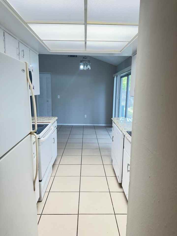 2416 Alister Ct - Photo 2 of 21