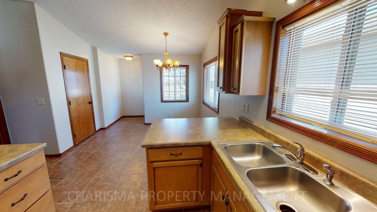 5600 W Bakker Park Dr - Photo 6 of 36
