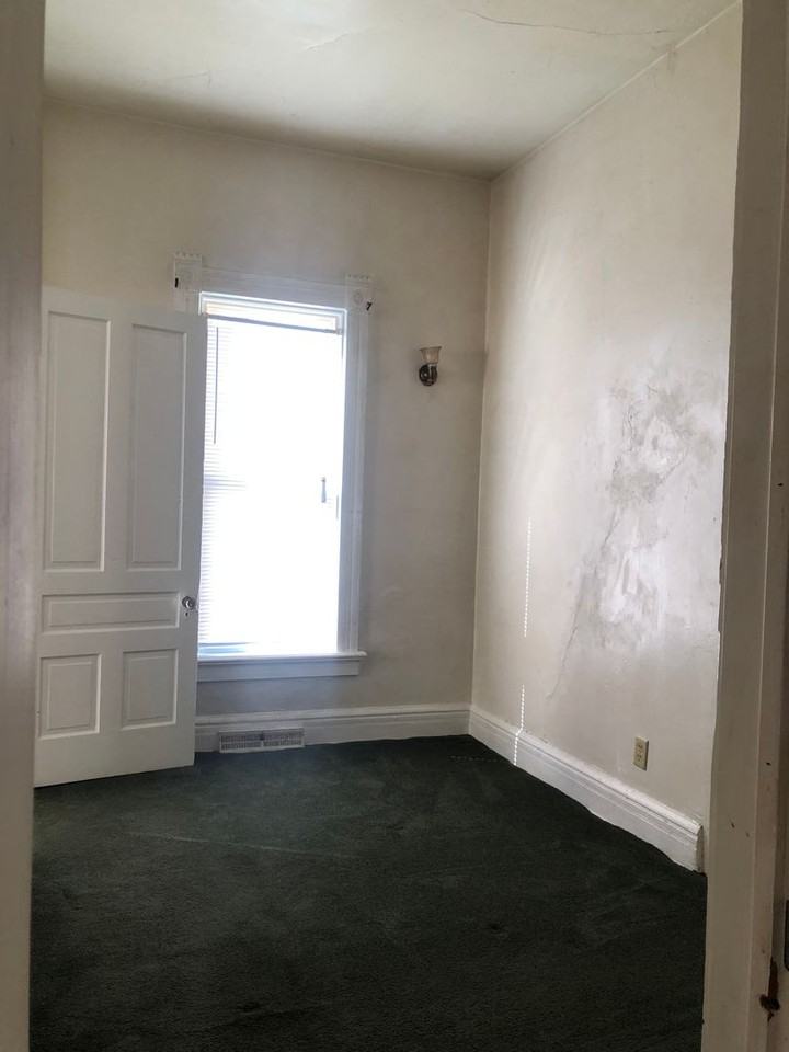 552 Orchard St - Photo 6 of 13