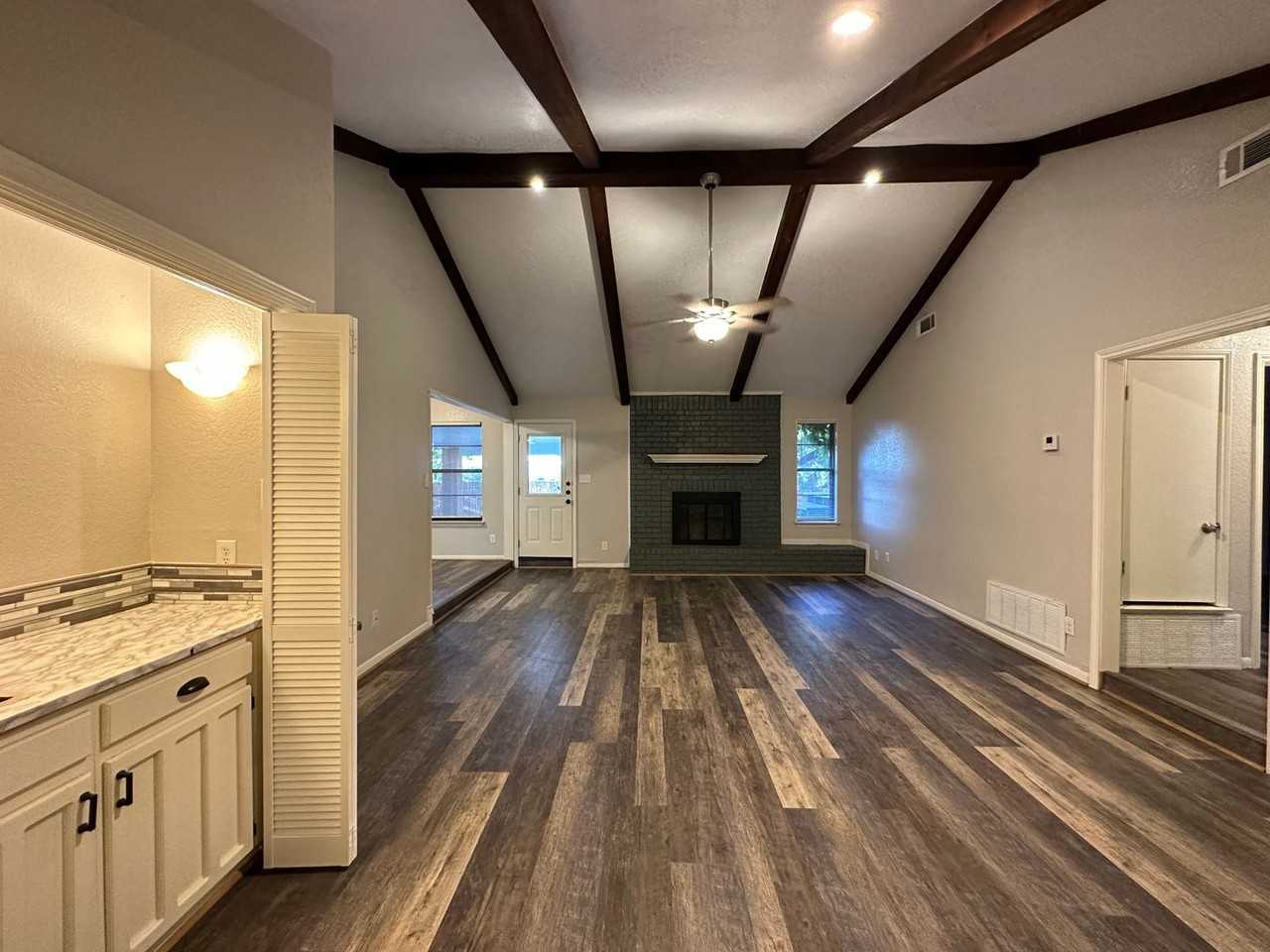 103 Moody Cir - Photo 2 of 35