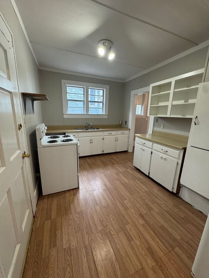 927 Highland Ave - Photo 3 of 10