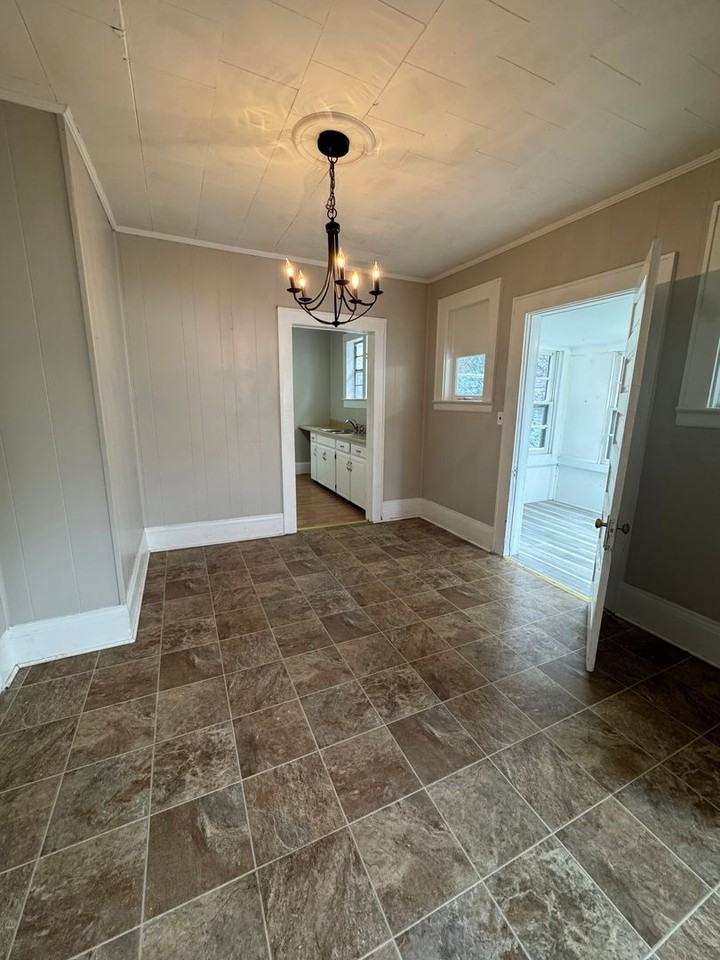 927 Highland Ave - Photo 7 of 10