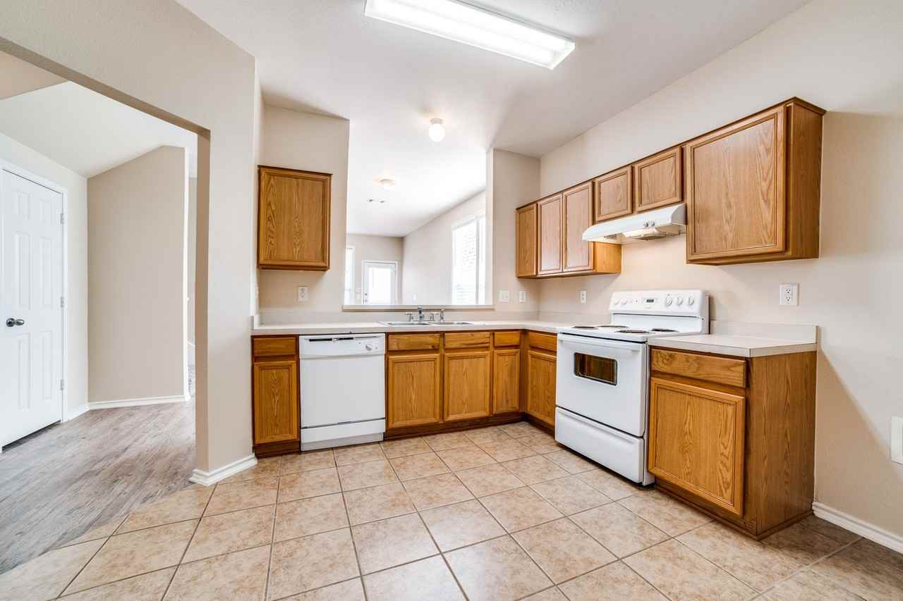 10208 Lateleaf Oak - Photo 3 of 12