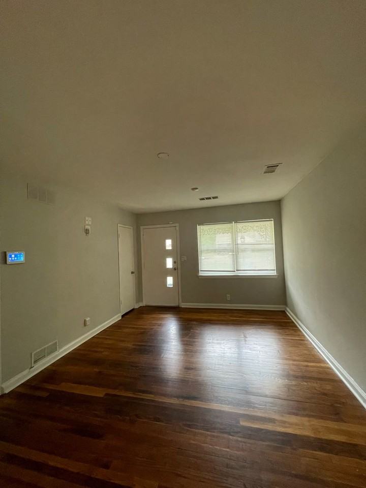 916 Grenada Dr - Photo 3 of 13