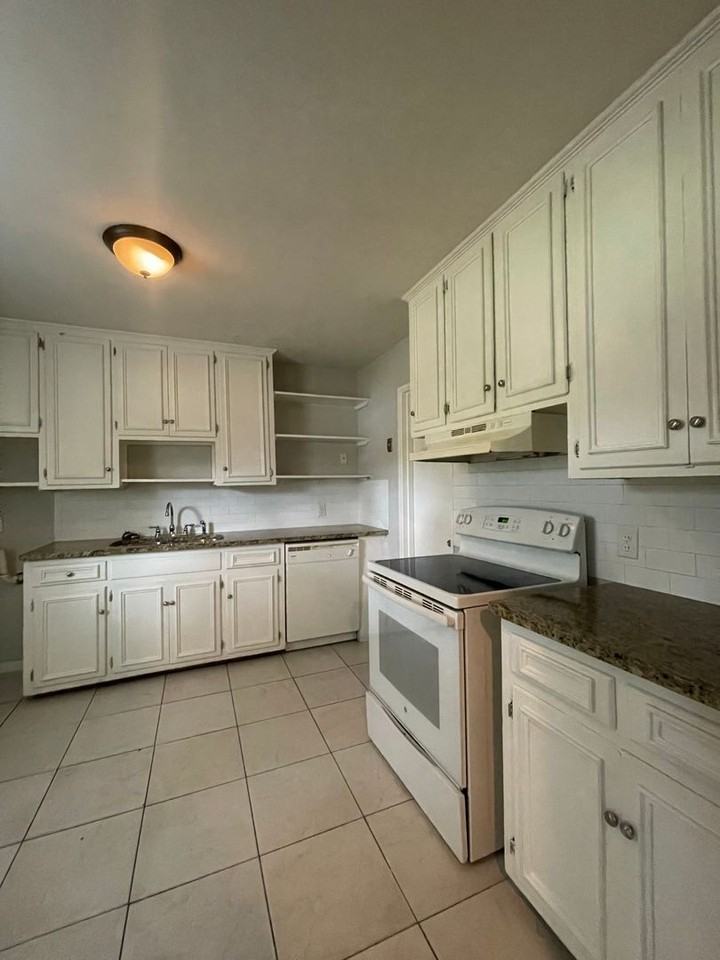 916 Grenada Dr - Photo 6 of 13