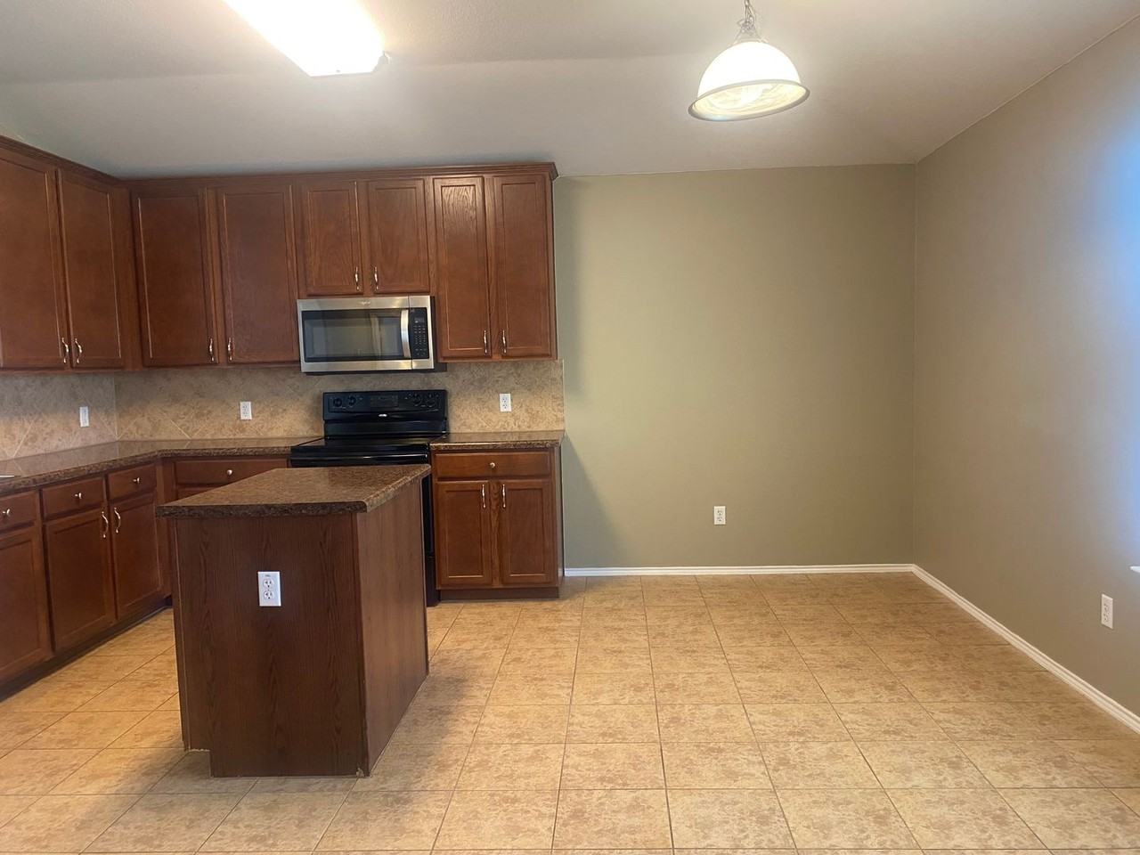 724 Starlight Drive - Photo 5 of 20