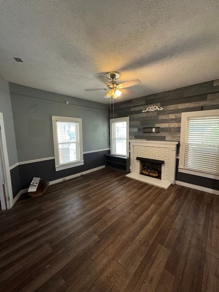 202 Church Avenue Southeast - Photo 2 of 26