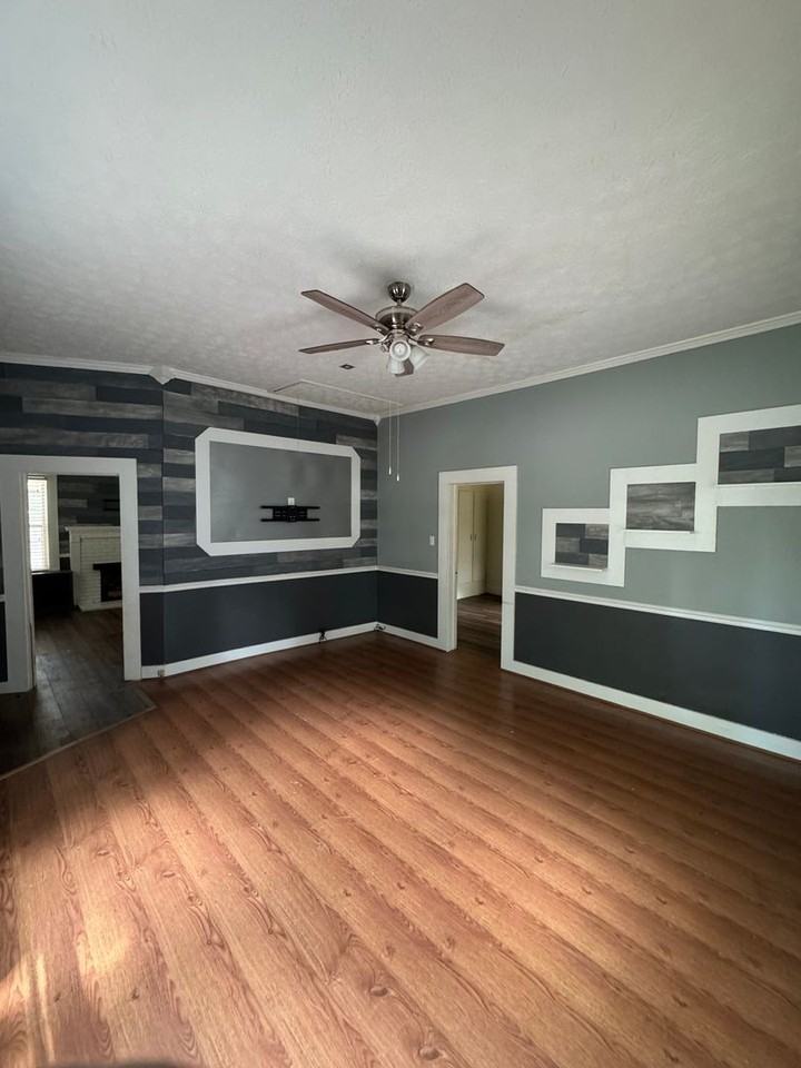 202 Church Avenue Southeast - Photo 3 of 26