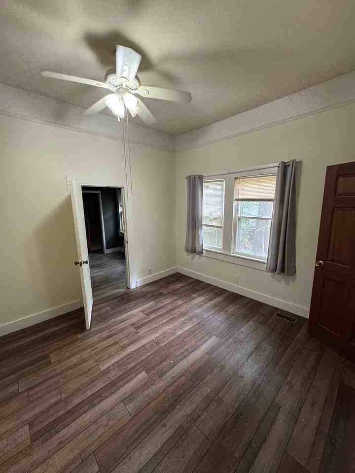 202 Church Avenue Southeast - Photo 5 of 26