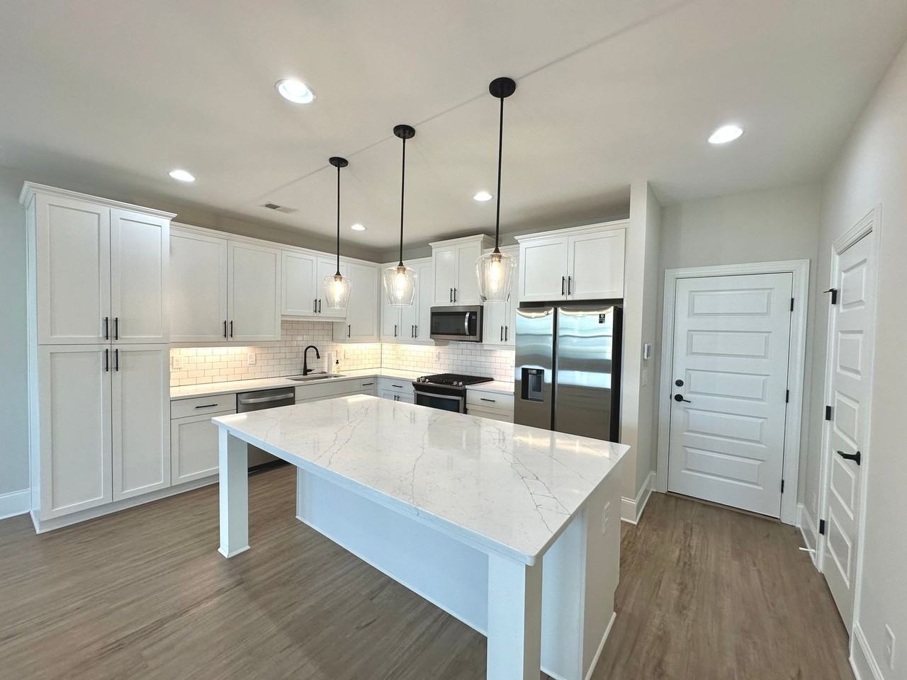 1954 Drew Dr - Photo 3 of 26