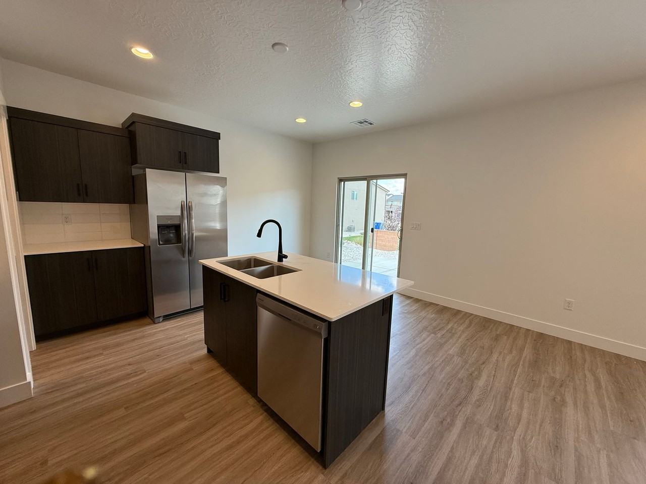 5687 S Weehawken Ln - Photo 4 of 24