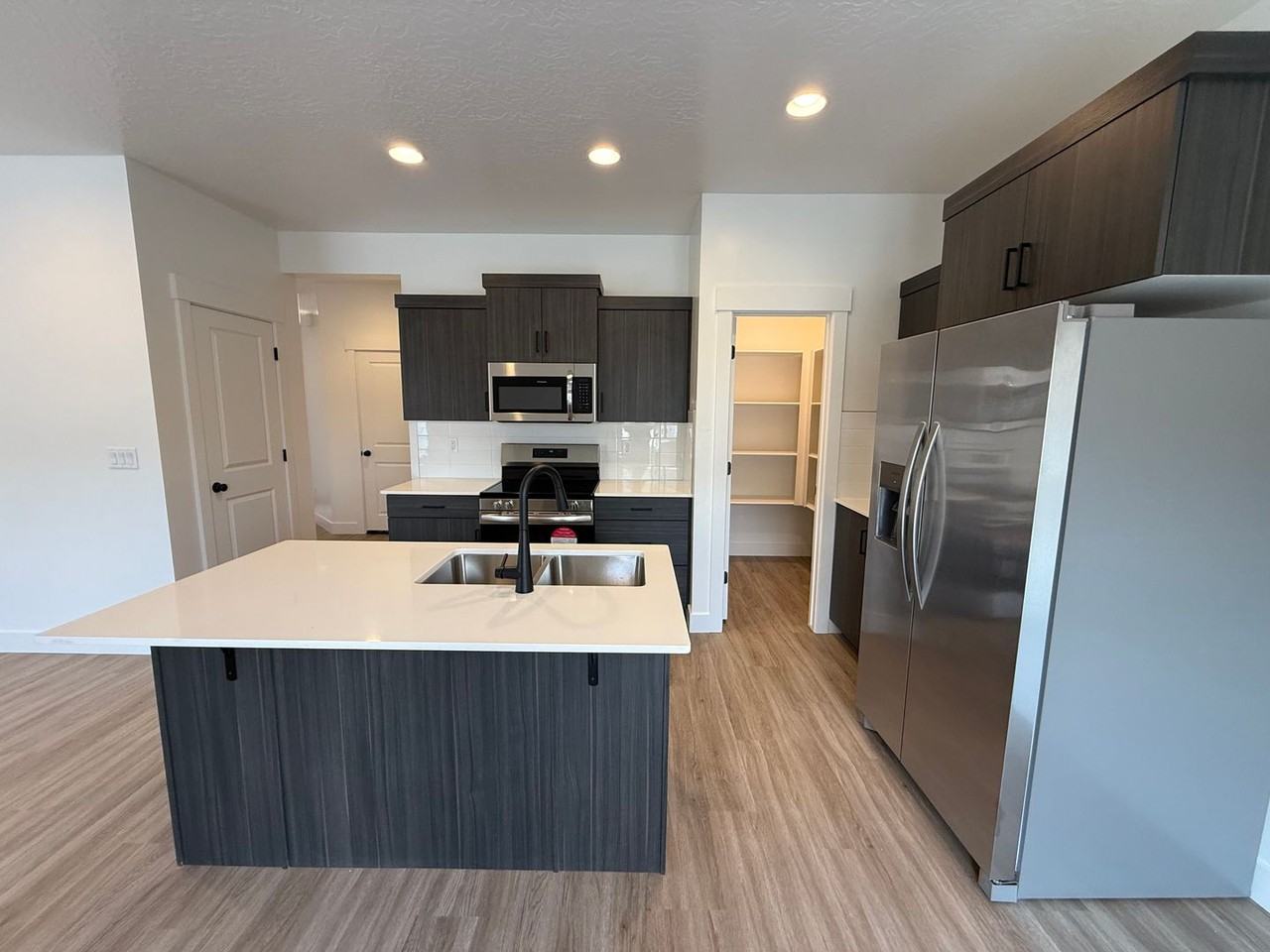 5687 S Weehawken Ln - Photo 6 of 24