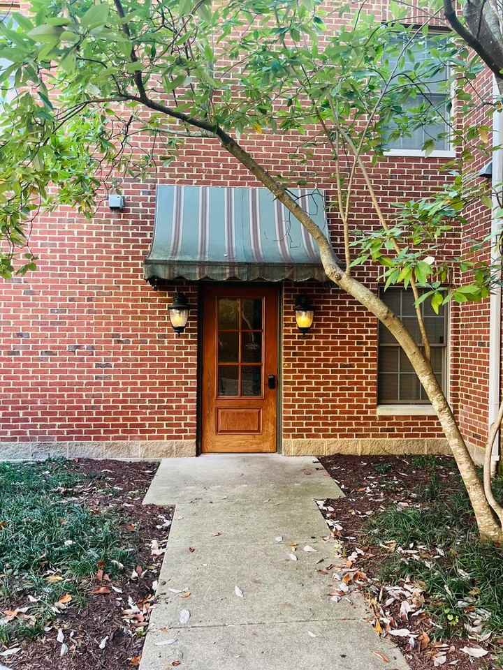 807 E Main St - Photo 2 of 20