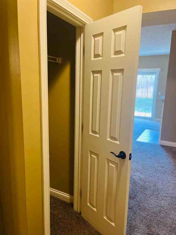 807 E Main St - Photo 4 of 20