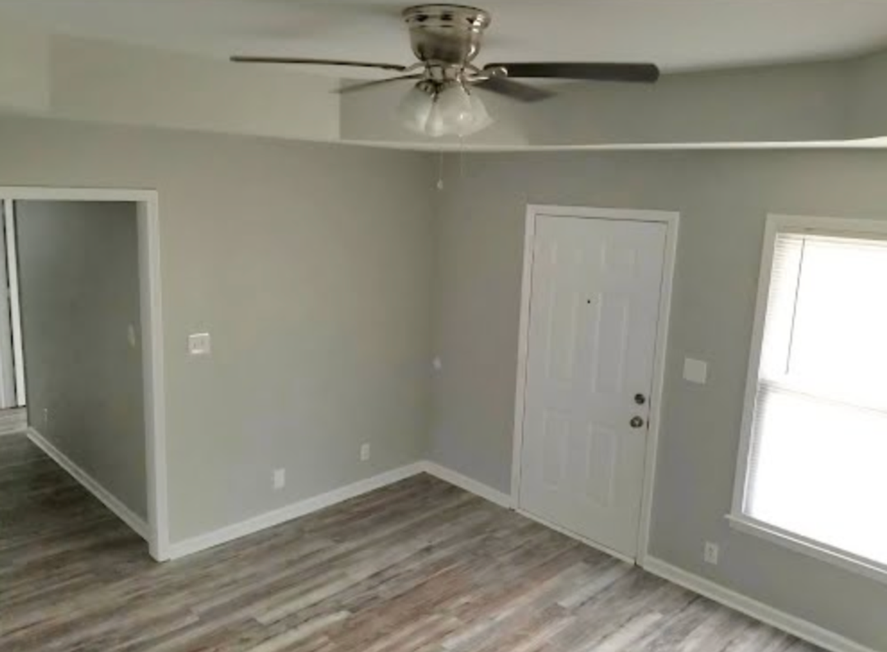 1916 Bridgewater Dr - Photo 4 of 14