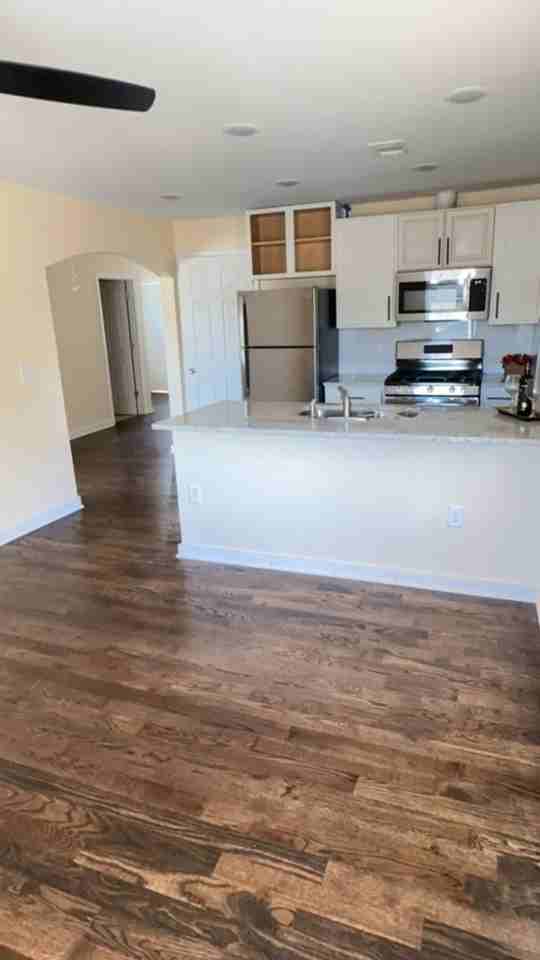 811 Walnut St - Photo 2 of 24