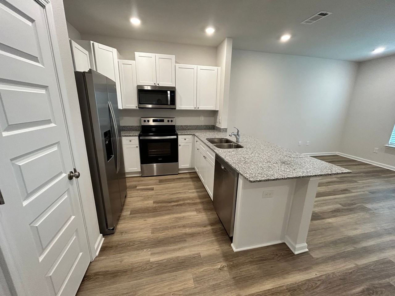 1770 Jakes Dr - Photo 4 of 19