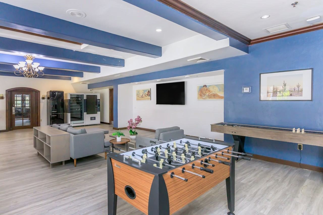 Flats at Vine Street - Photo 4 of 30