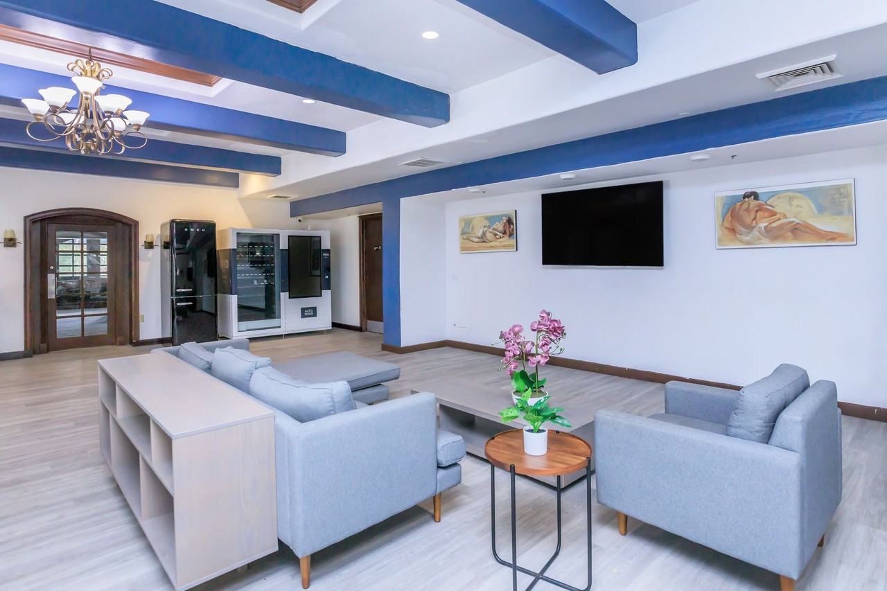 Flats at Vine Street - Photo 5 of 30