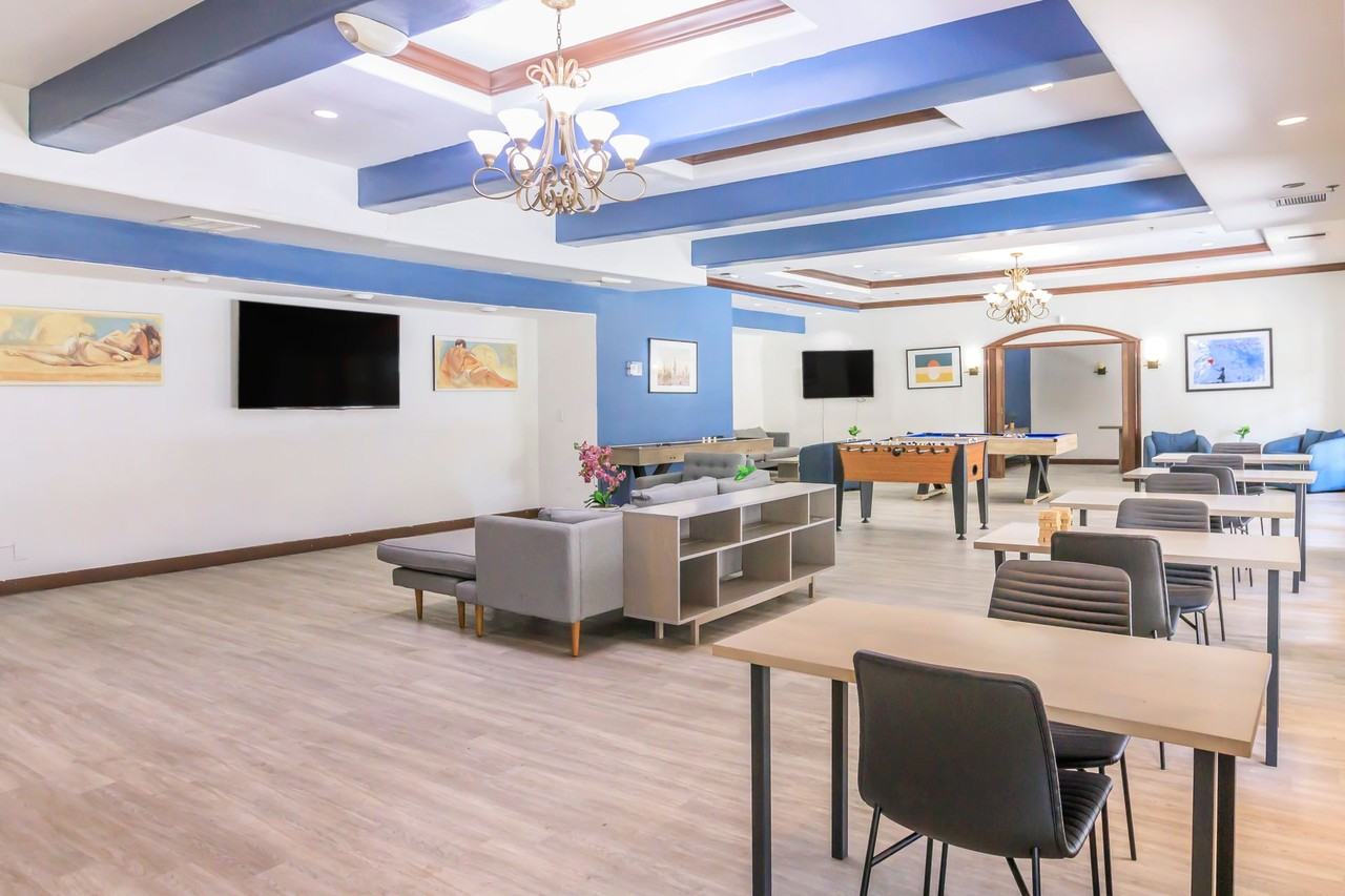 Flats at Vine Street - Photo 6 of 30