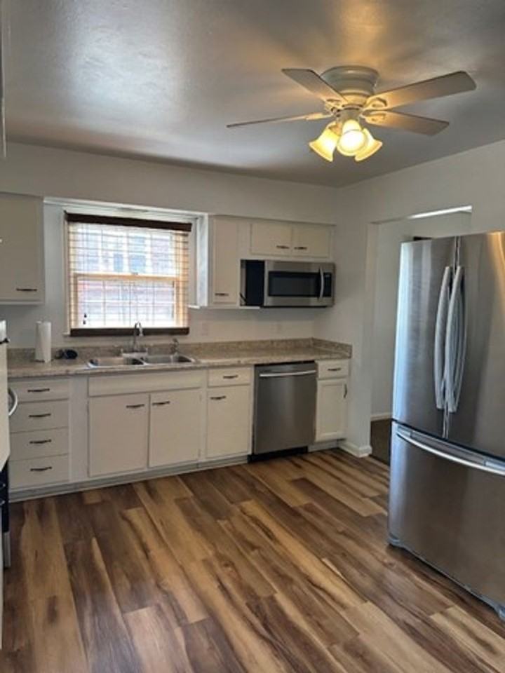 2136 Jasmine Dr - Photo 3 of 22