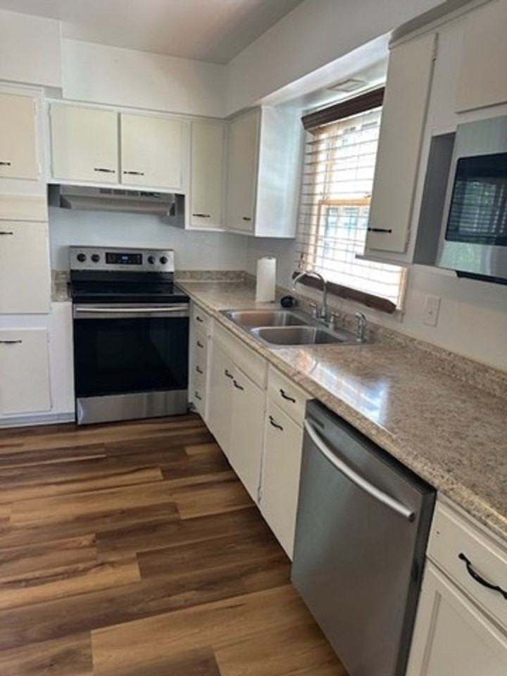 2136 Jasmine Dr - Photo 4 of 22