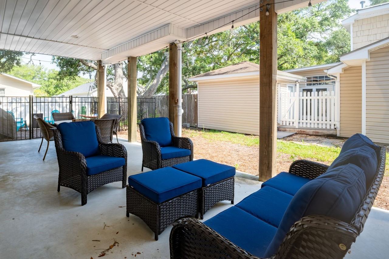 135 Sea Y'all @ 135 NW 9th St - Photo 2 of 24