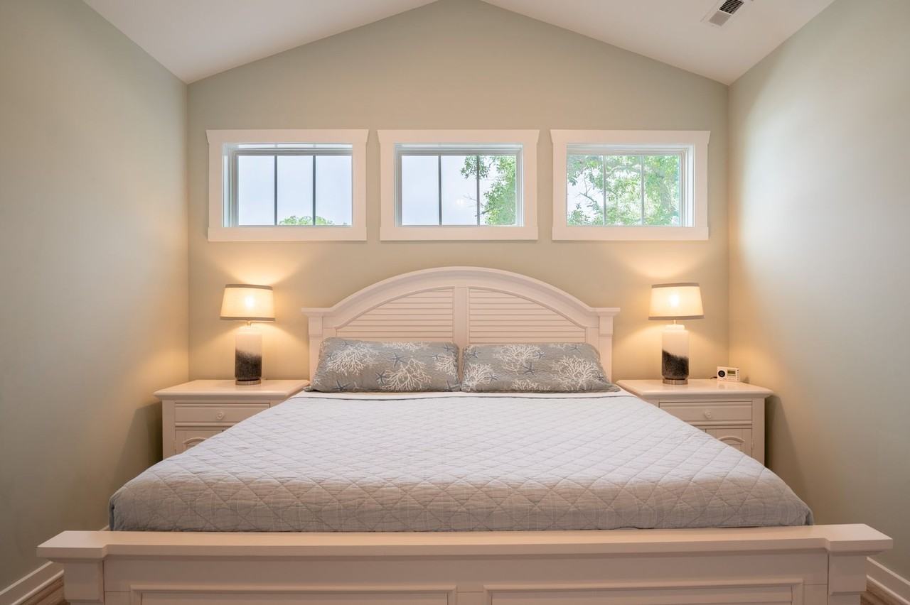 135 Sea Y'all @ 135 NW 9th St - Photo 4 of 24