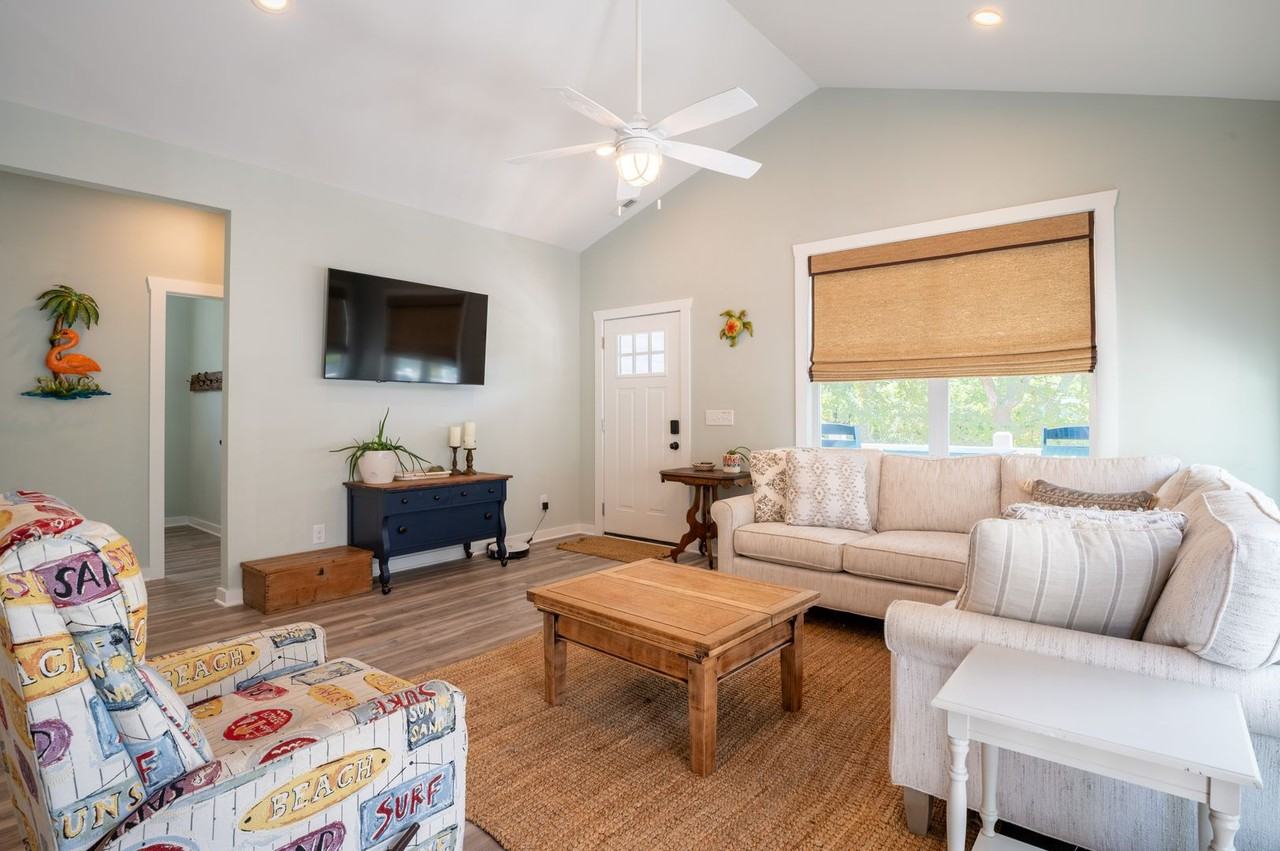 135 Sea Y'all @ 135 NW 9th St - Photo 6 of 24