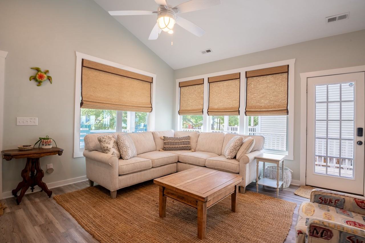 135 Sea Y'all @ 135 NW 9th St - Photo 7 of 24