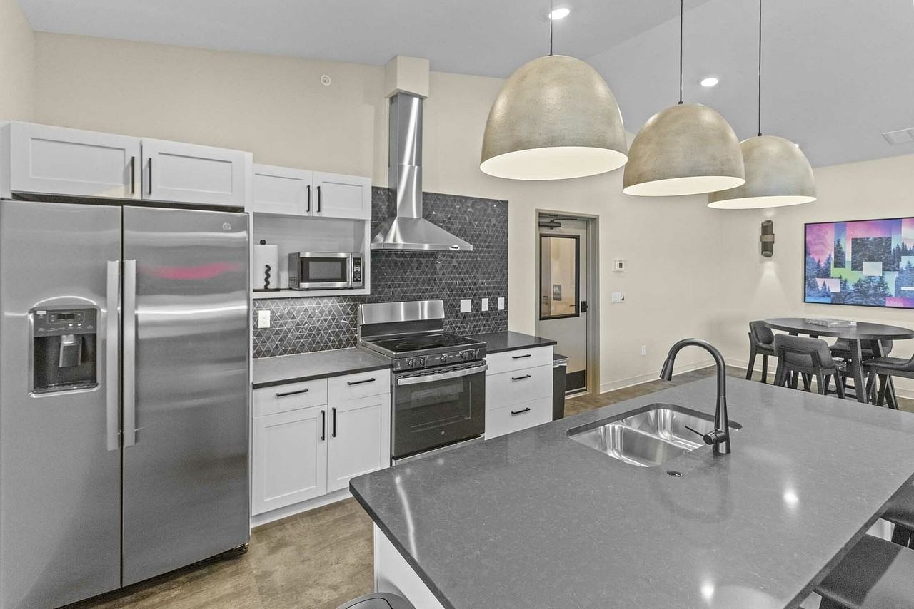 Parkline Towers - Photo 7 of 32