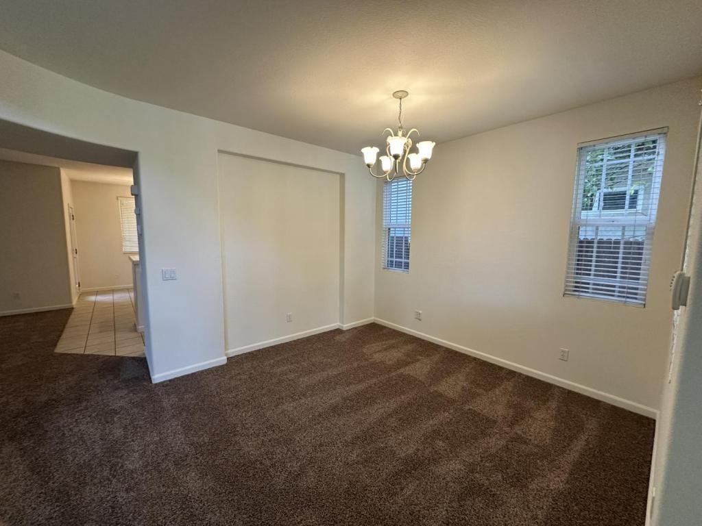 1539 Figueroa Dr - Photo 5 of 25