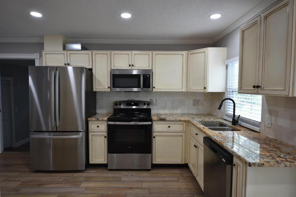 528 Tennessee Ave - Photo 3 of 10