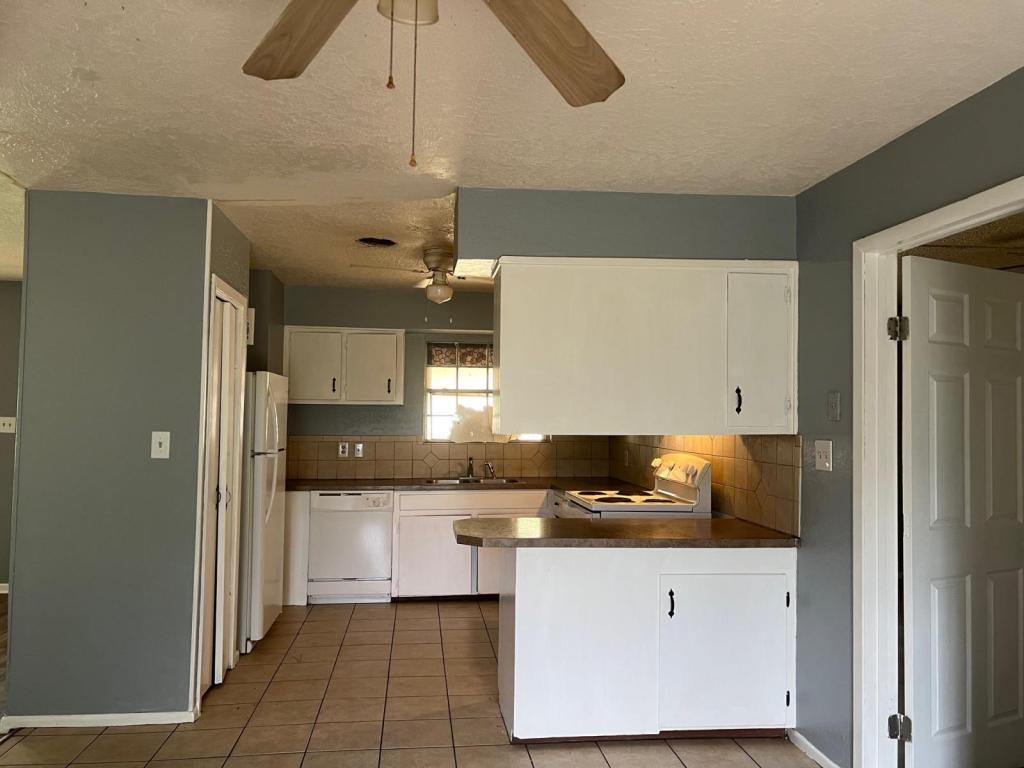 1719 Nw 48th St - Photo 6 of 20