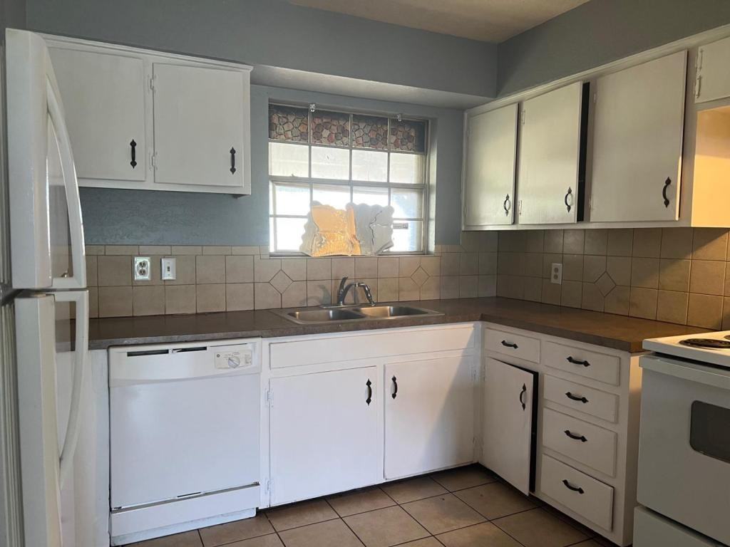 1719 Nw 48th St - Photo 7 of 20