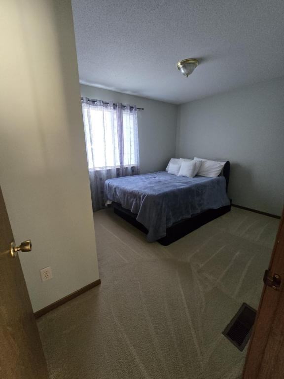 1235 Ziebach Street - Photo 4 of 11