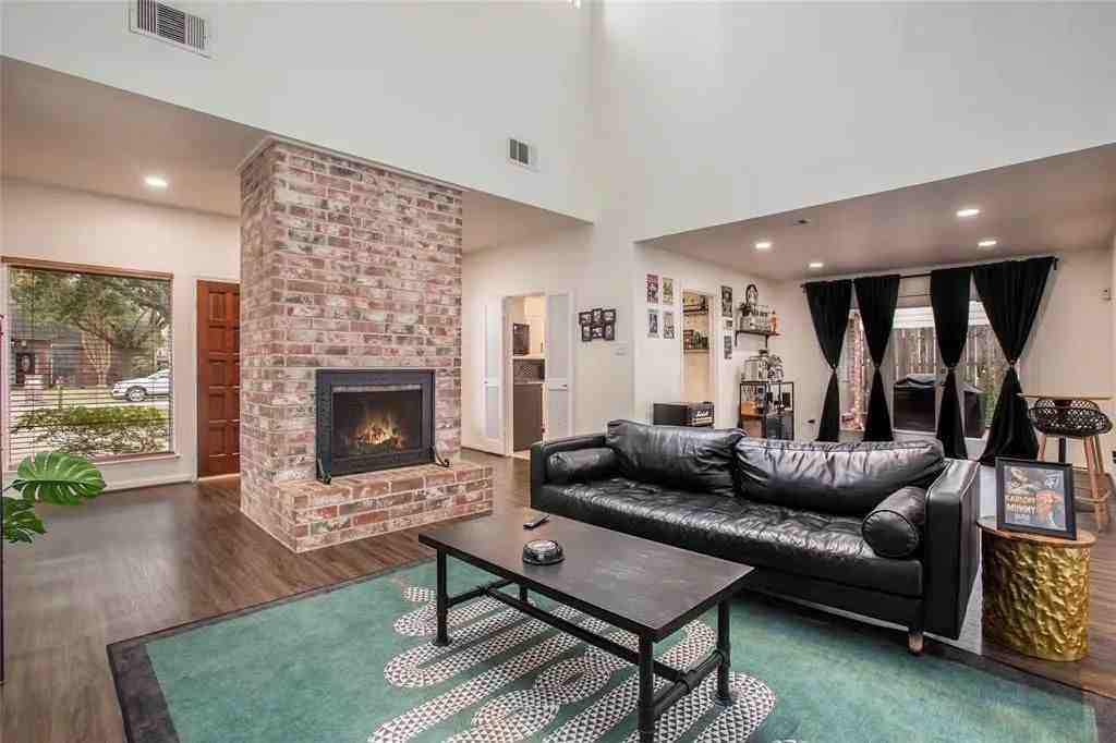 12131 Ella Lee Ln - Photo 4 of 18